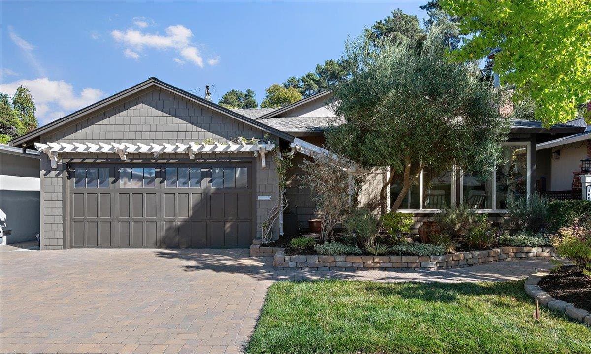 460 Markham Avenue - Photo 1