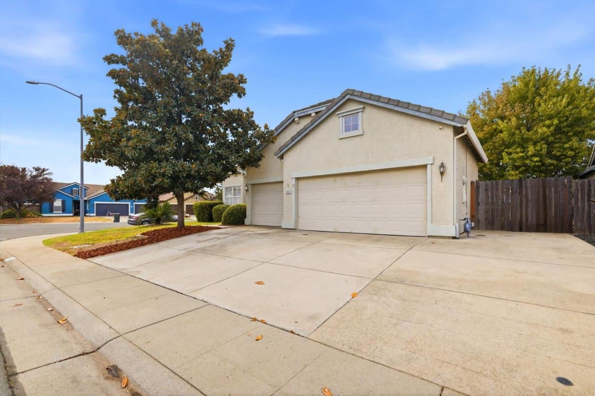202 Jansen Court - Photo 2