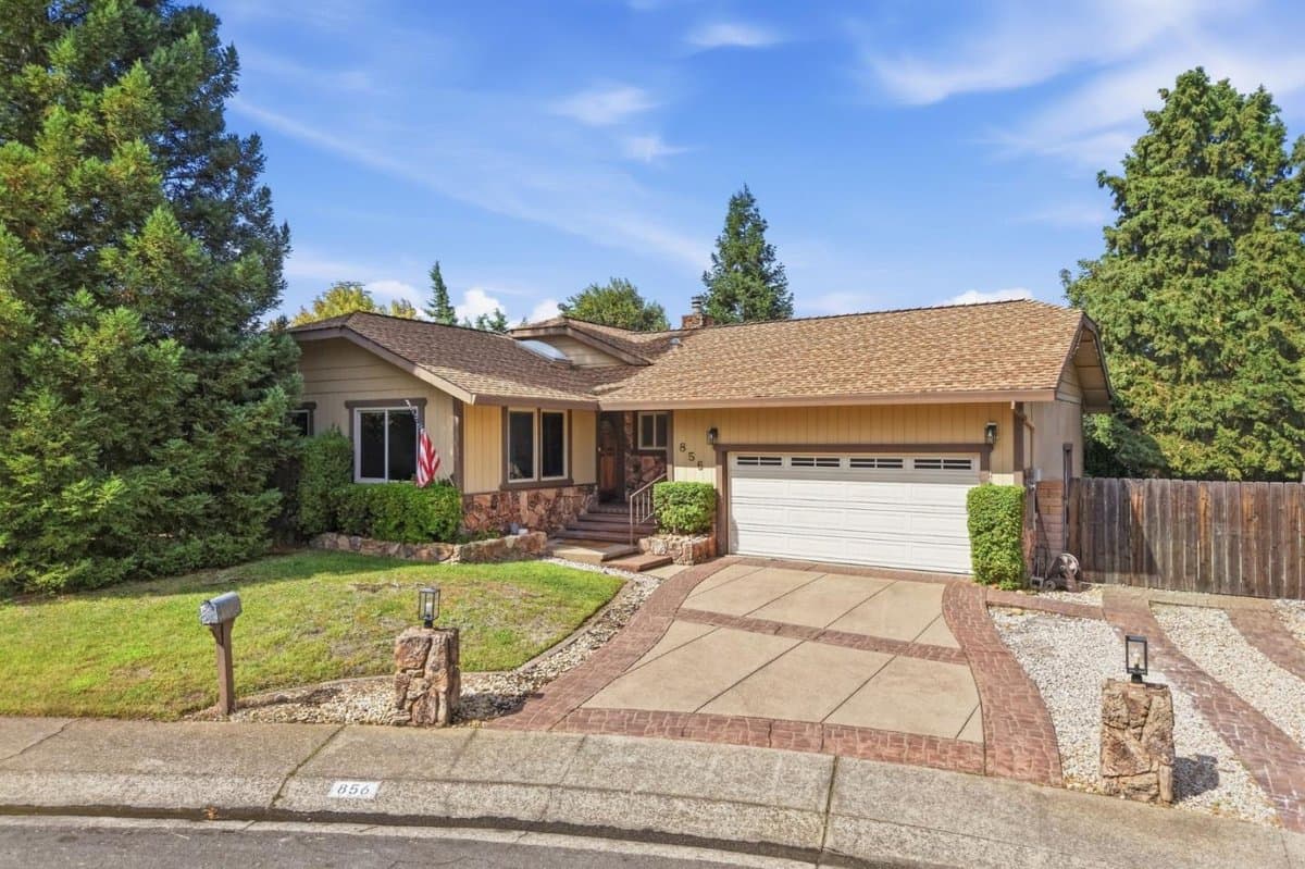 856 Cardiff Court - Photo 2