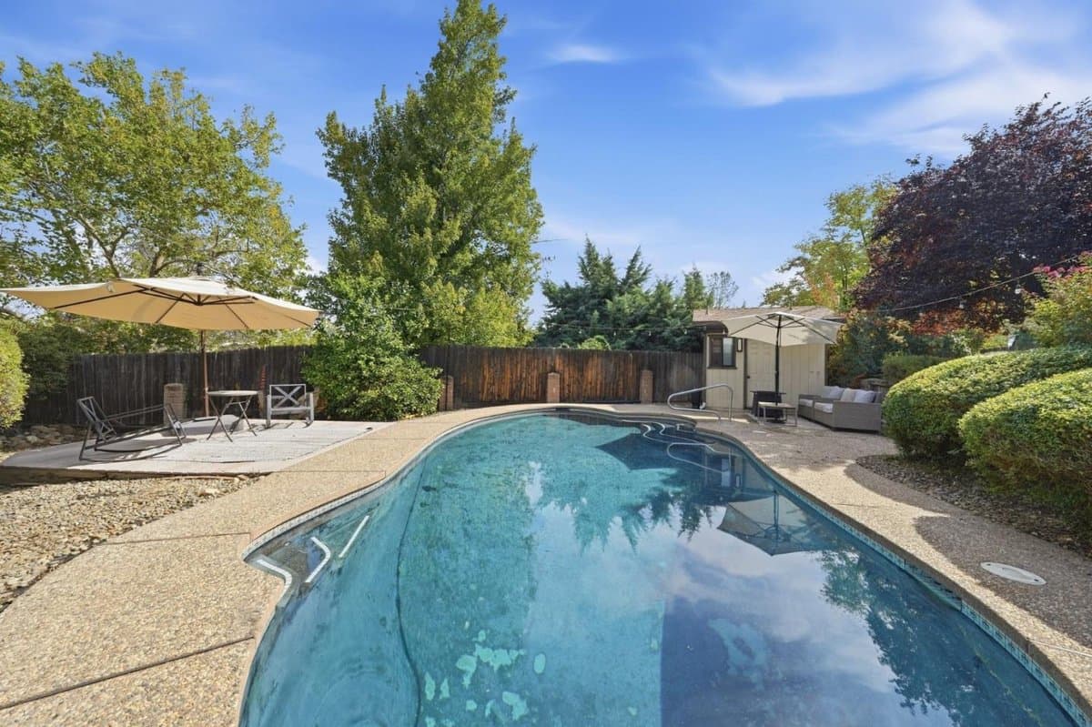 856 Cardiff Court - Photo 3