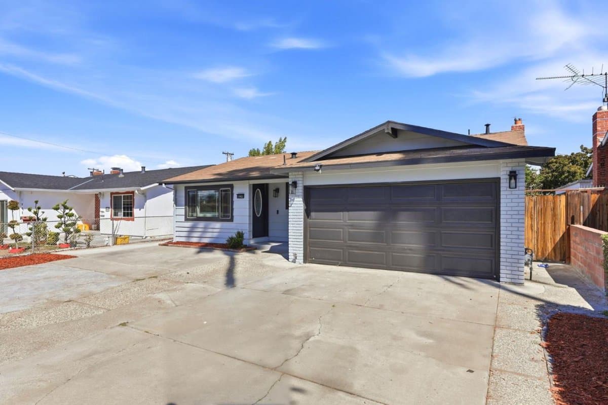 1902 South King Road - Photo 1