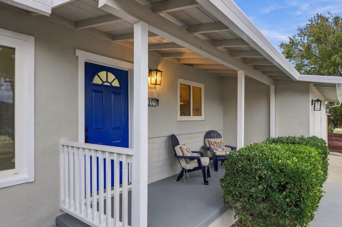 1209 Botelho Street - Photo 2
