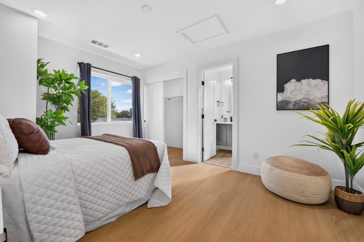 1355 Olympia Avenue - Photo 3