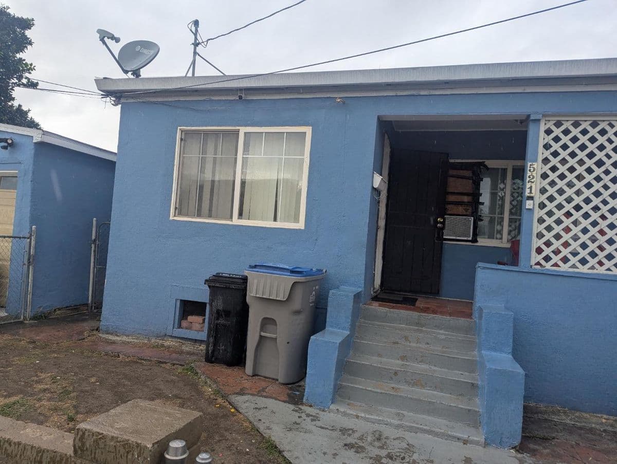 521 Santa Ana Avenue - Photo 2