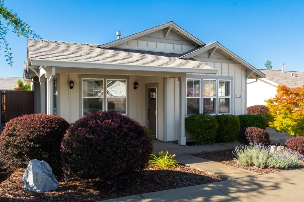136 Cottage Circle - Photo 3