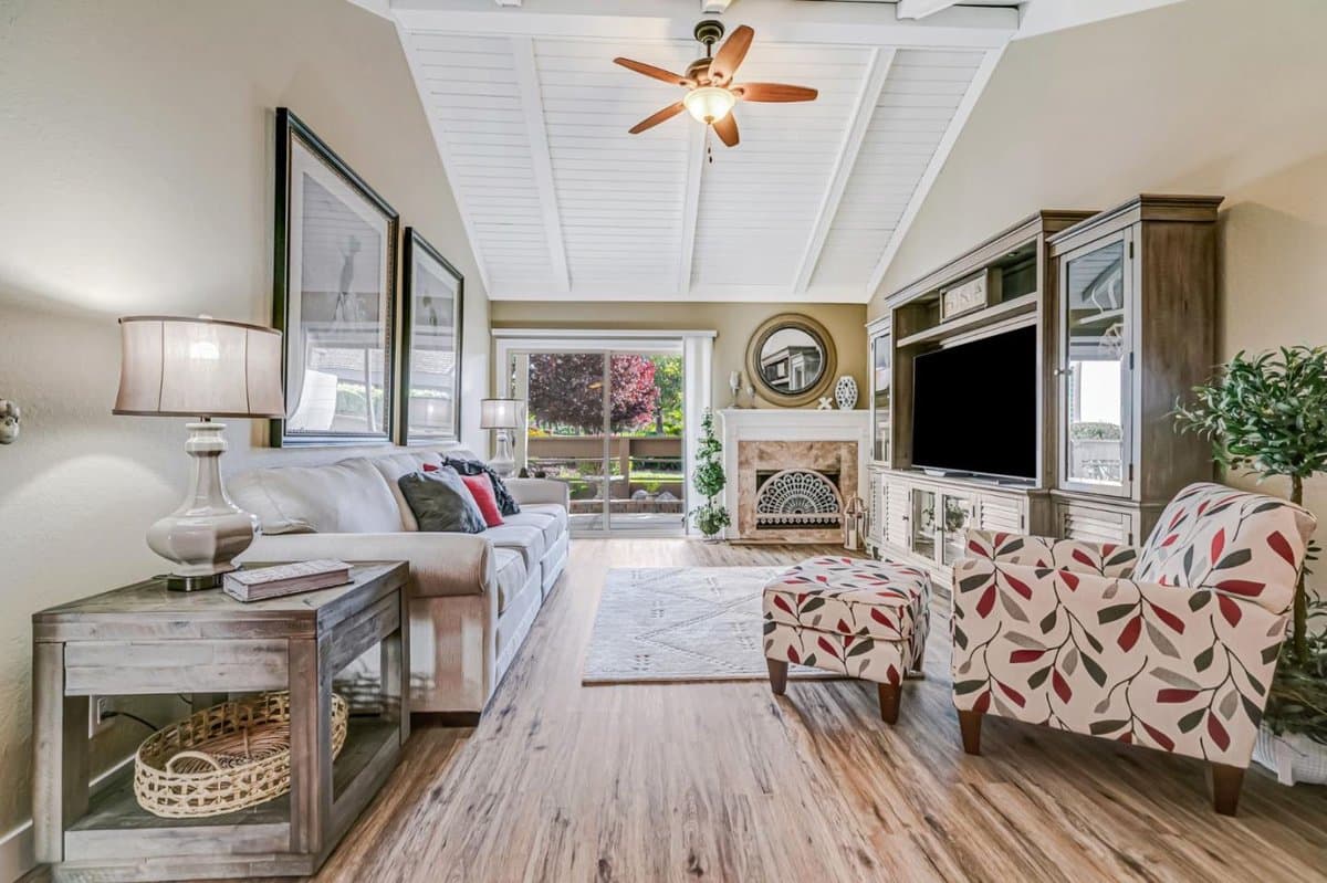 6094 Montgomery Court - Photo 3