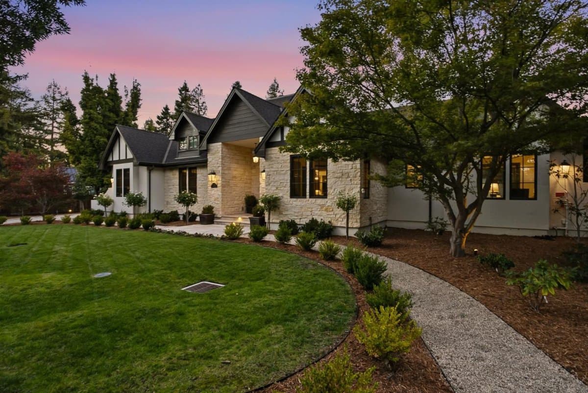 29 Nora Way - Photo 1
