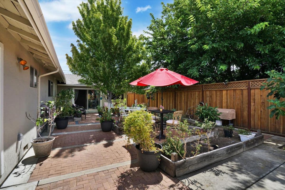 831 Wagoner Drive - Photo 2
