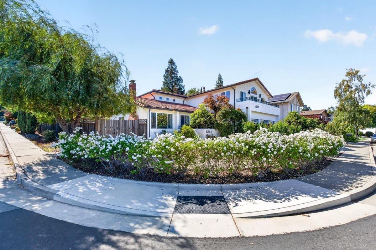 6543 Skyfarm Drive - Photo 2