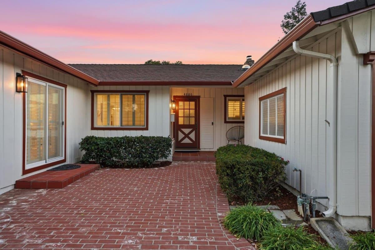 4886 Clarendon Drive - Photo 2