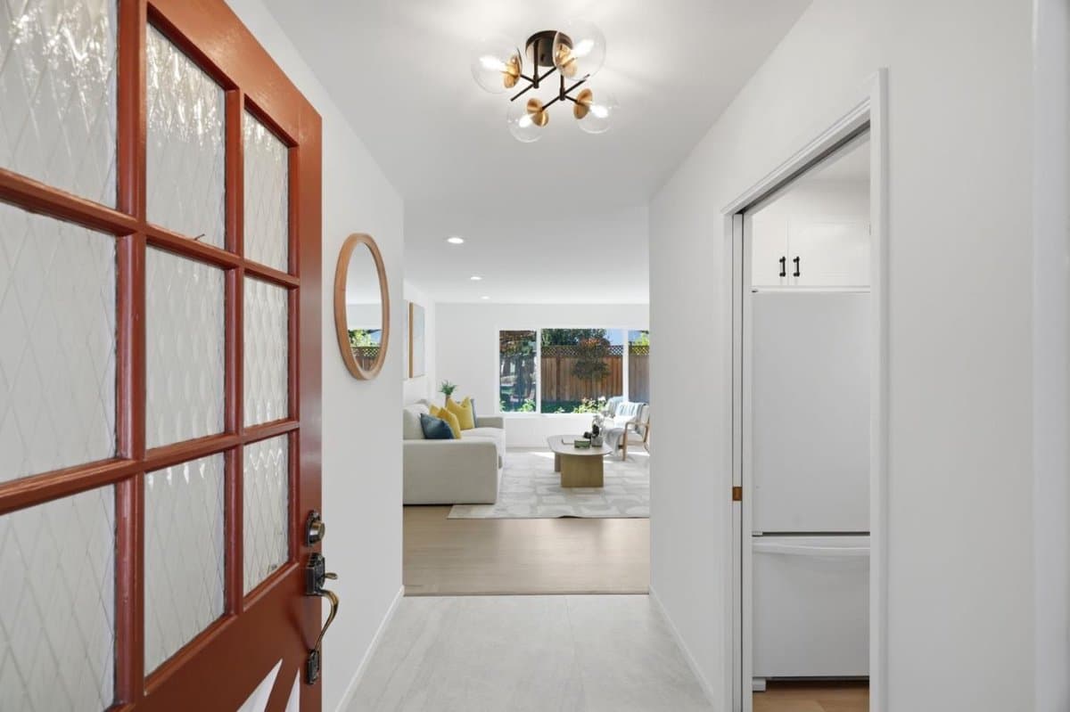 4886 Clarendon Drive - Photo 3