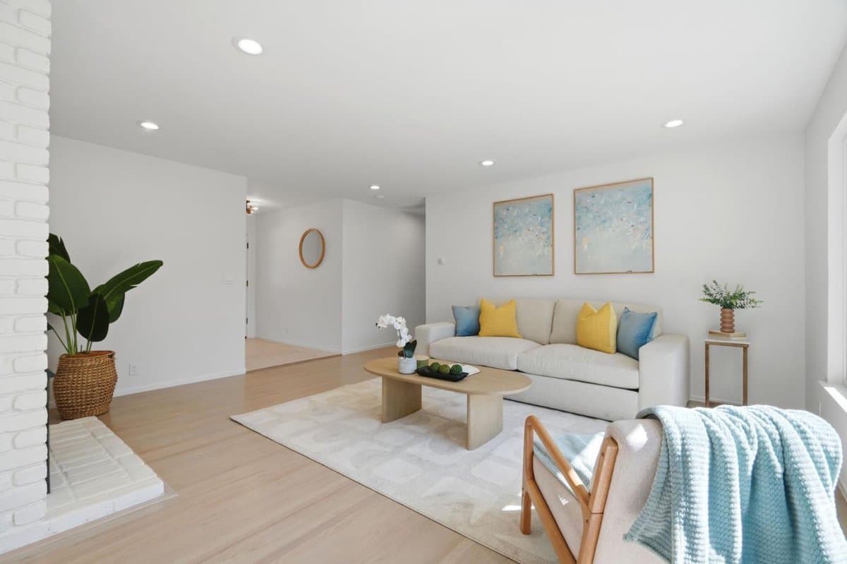 4886 Clarendon Drive - Photo 4