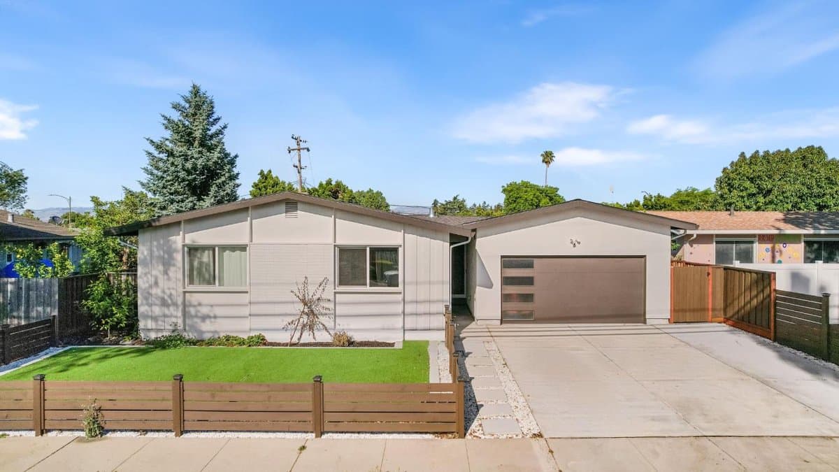 3234 Jarvis Avenue - Photo 3