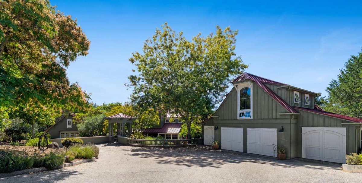 1035 Martin Road - Photo 2