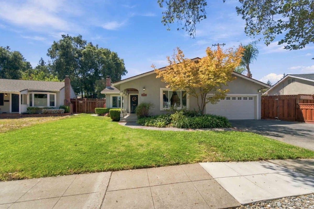 2092 Lynwood Terrace - Photo 1