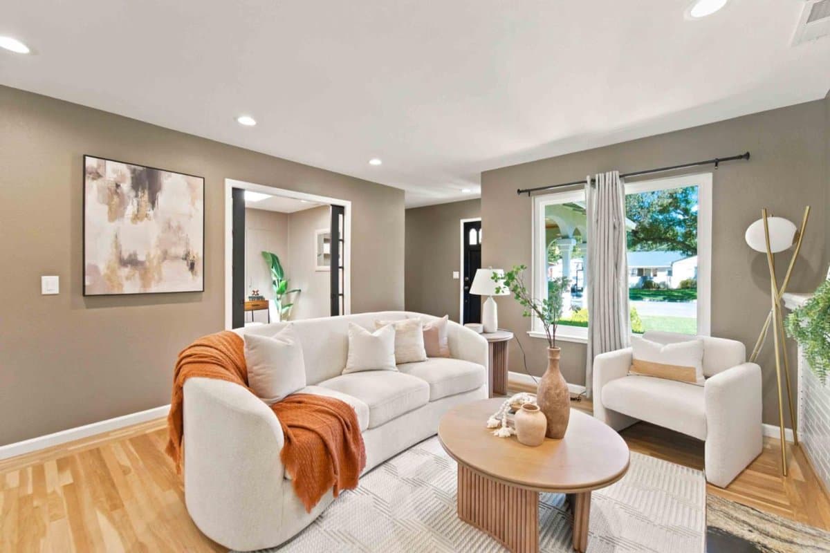 2092 Lynwood Terrace - Photo 4