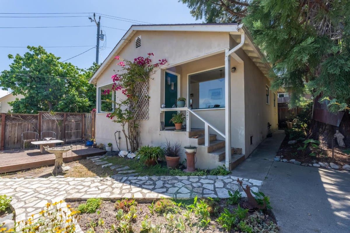 247 Belden Street - Photo 2