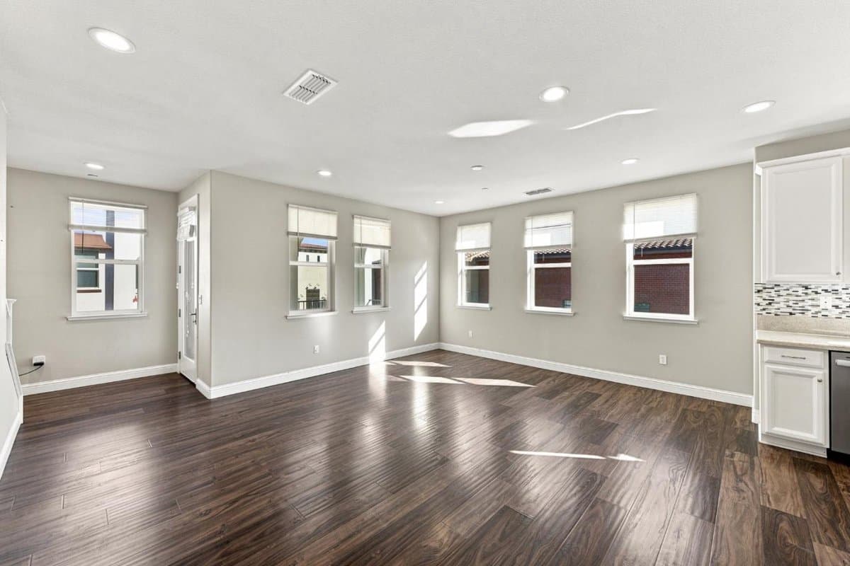 2756 Goble #2 - Photo 4