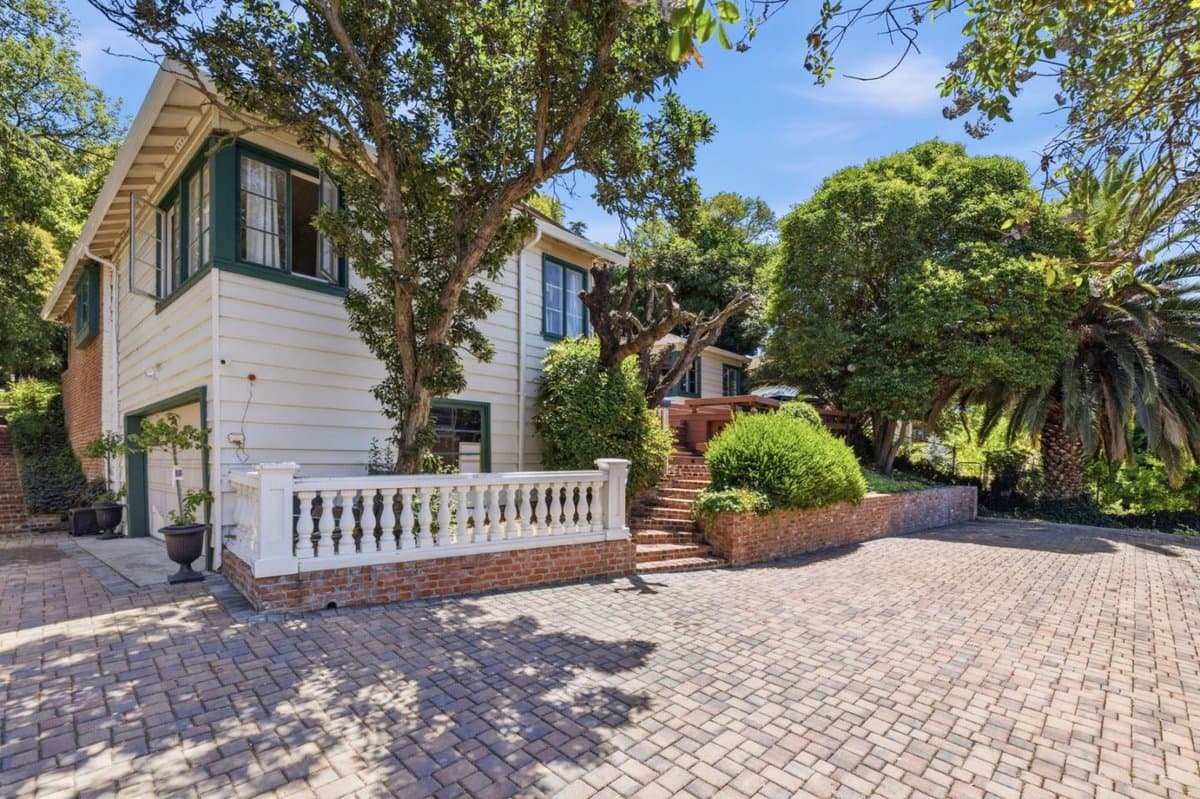 16219 Highland Drive - Photo 1