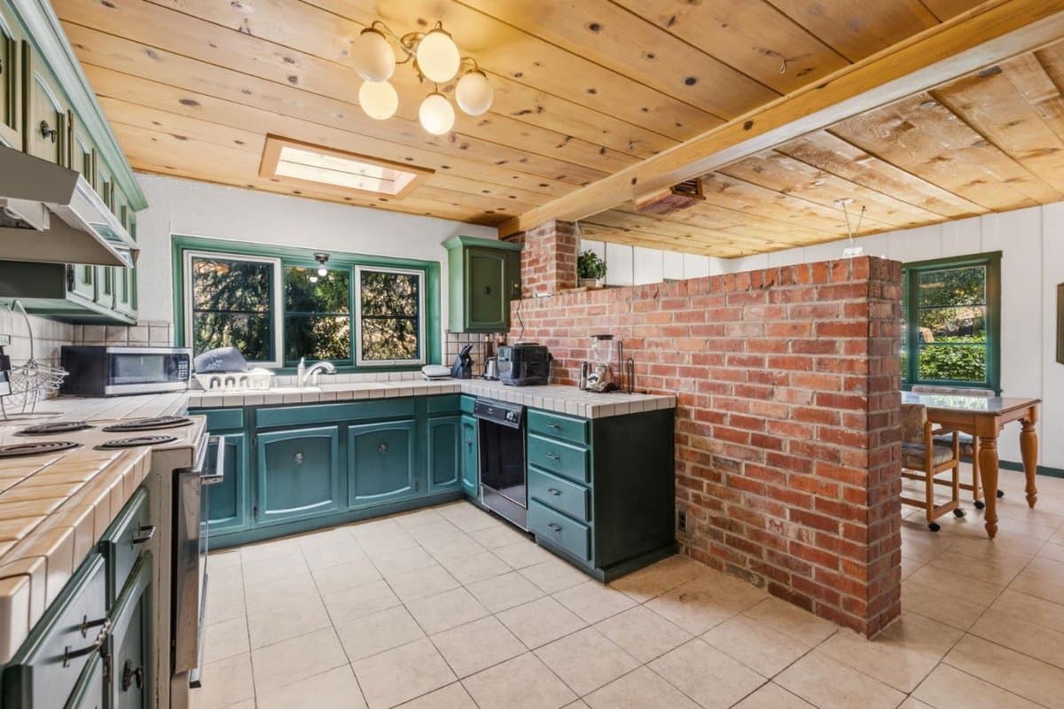 16219 Highland Drive - Photo 3