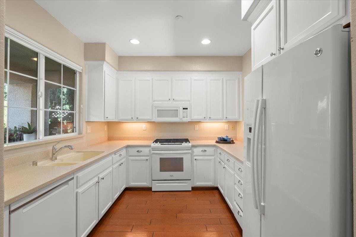 1316 White Oak Place - Photo 3