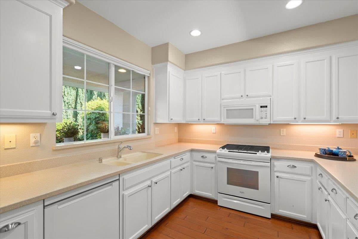 1316 White Oak Place - Photo 4