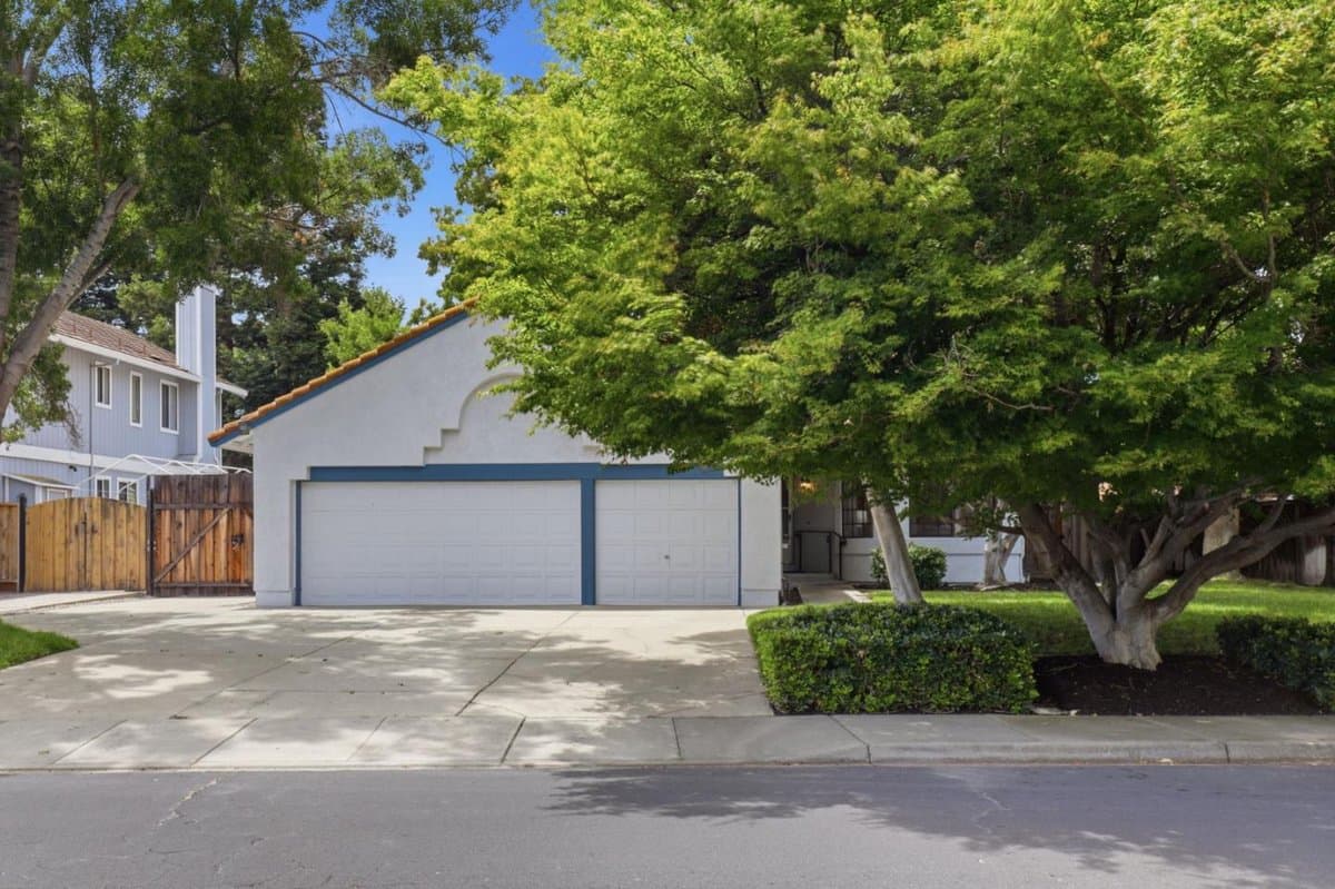 581 Jeannie Way - Photo 1