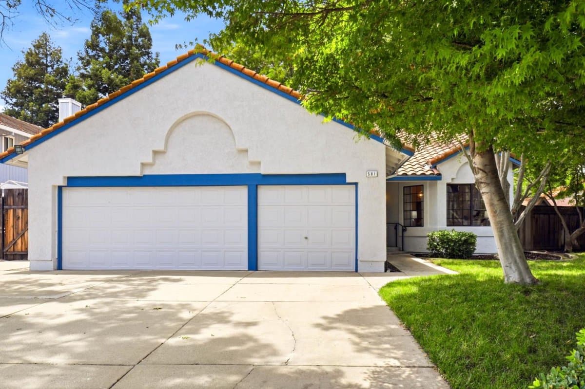 581 Jeannie Way - Photo 2