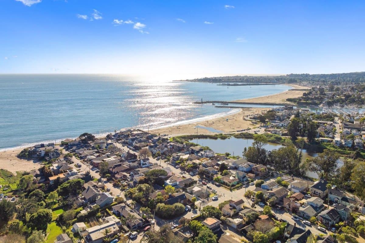 2974 East Cliff Drive - Photo 2