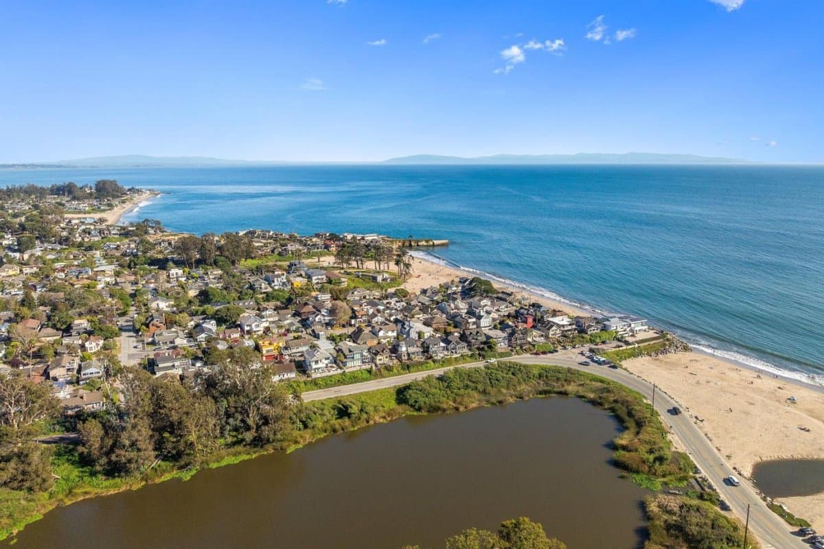 2974 East Cliff Drive - Photo 3