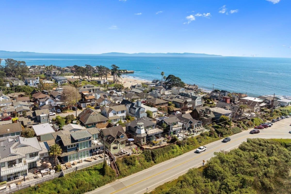 2974 East Cliff Drive - Photo 4