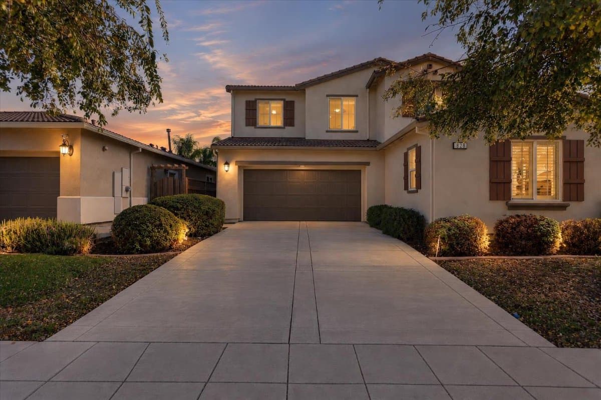 828 North Museo Drive - Photo 1