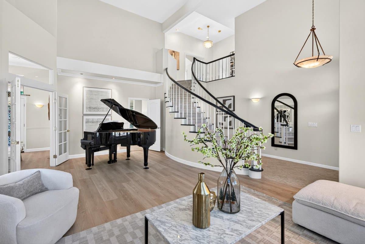 848 Summit Court - Photo 2