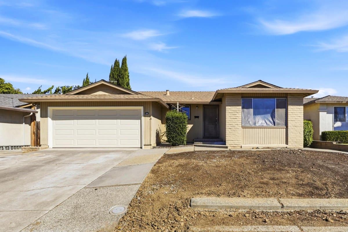 1512 Queens Crossing Drive - Photo 2