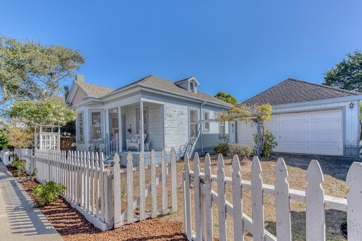 513 Monterey Avenue - Photo 2