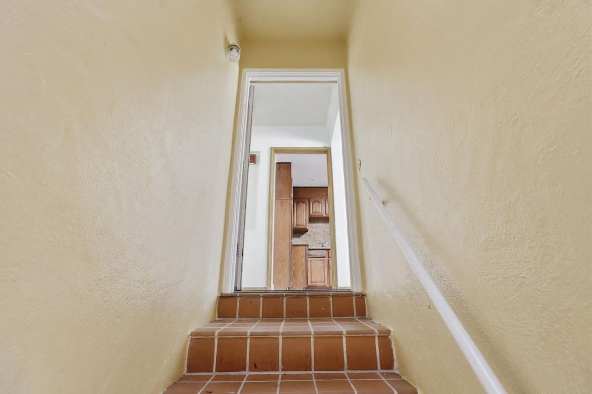 355 Chester Avenue - Photo 3