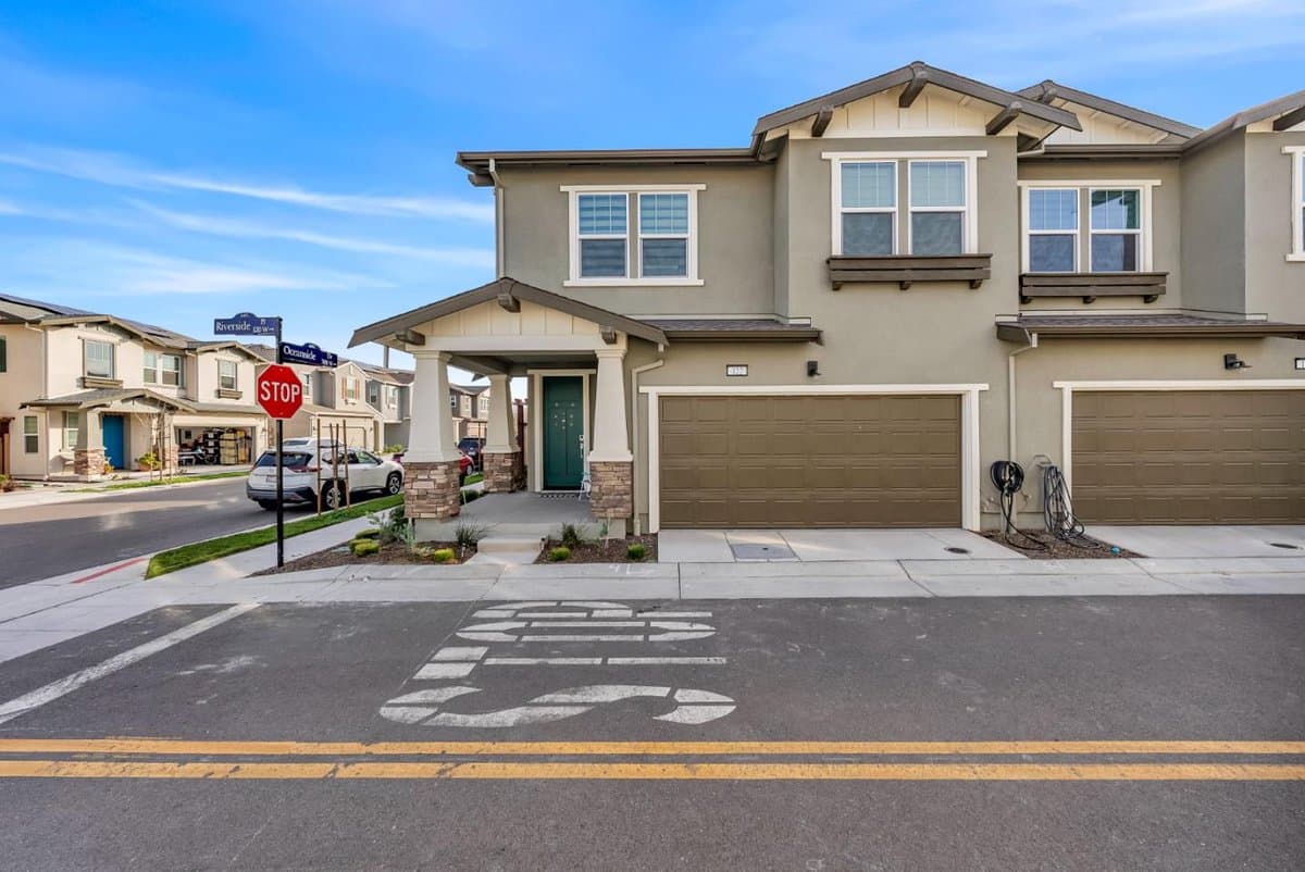122 West Riverside Place - Photo 1
