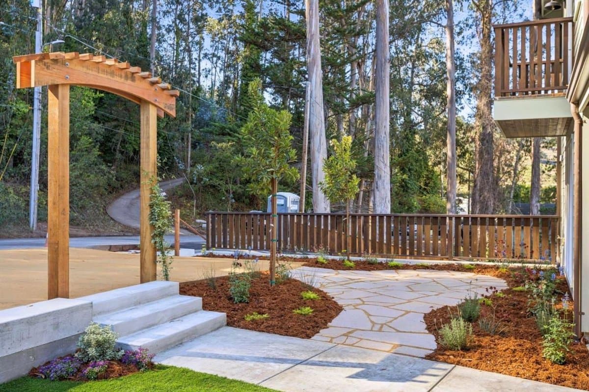 1627 Higgins Way - Photo 4