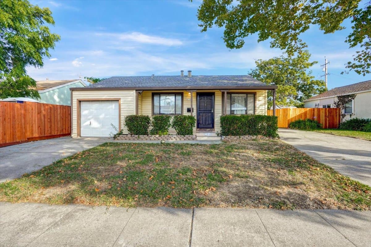 2114 Teakwood Street - Photo 2