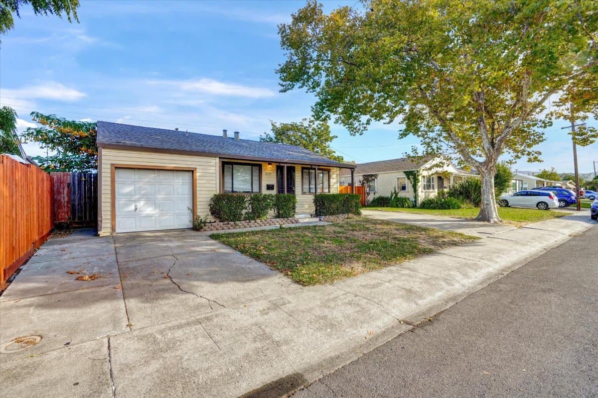 2114 Teakwood Street - Photo 3