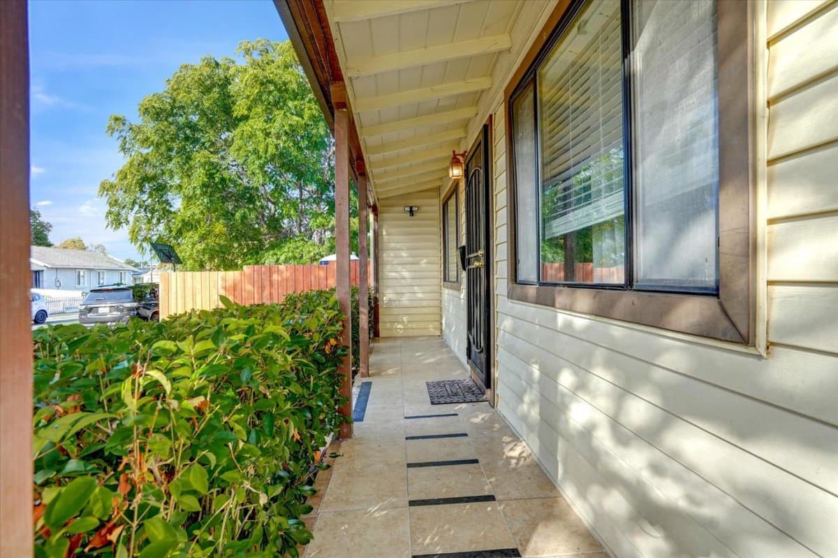 2114 Teakwood Street - Photo 5