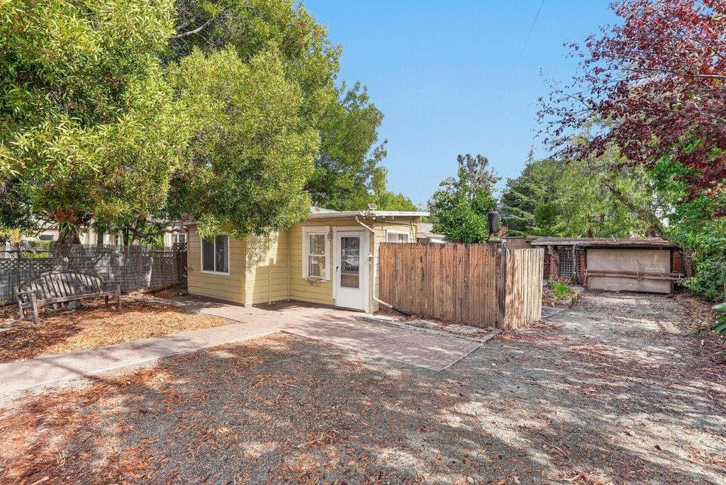 10590 San Leandro Avenue - Photo 2