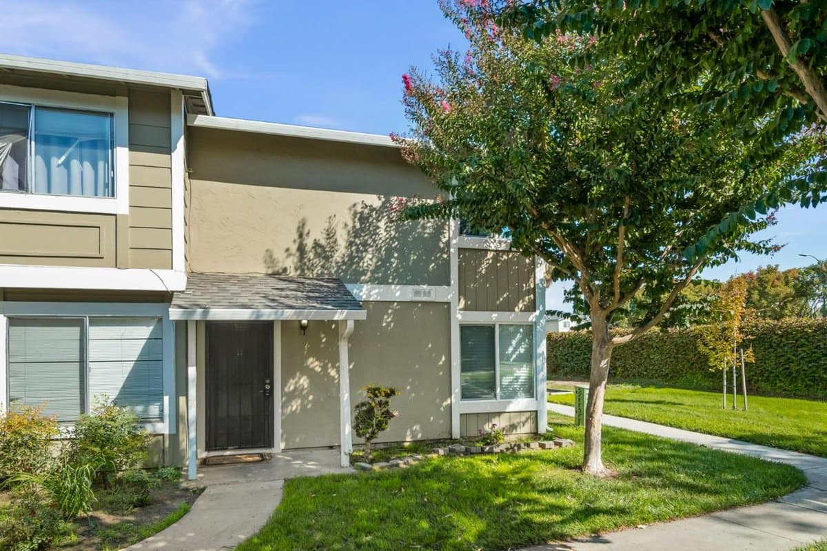 2346 WARFIELD WAY #D - Photo 1