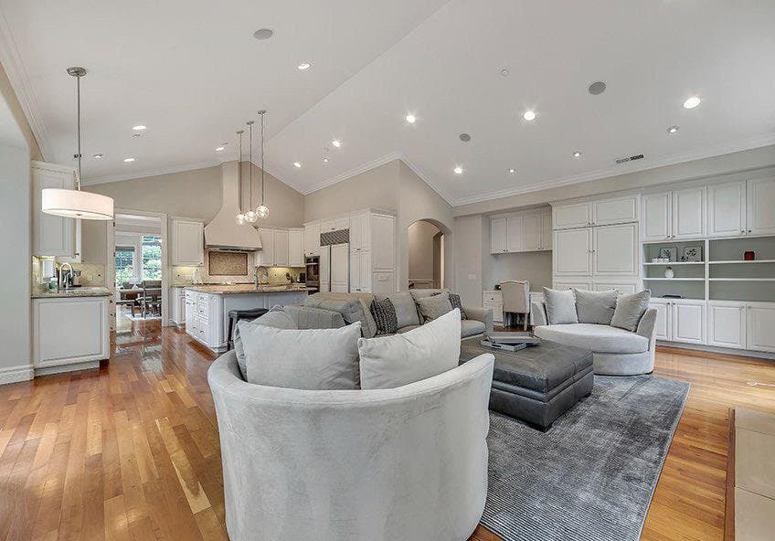 2120 Stockbridge Avenue - Photo 4
