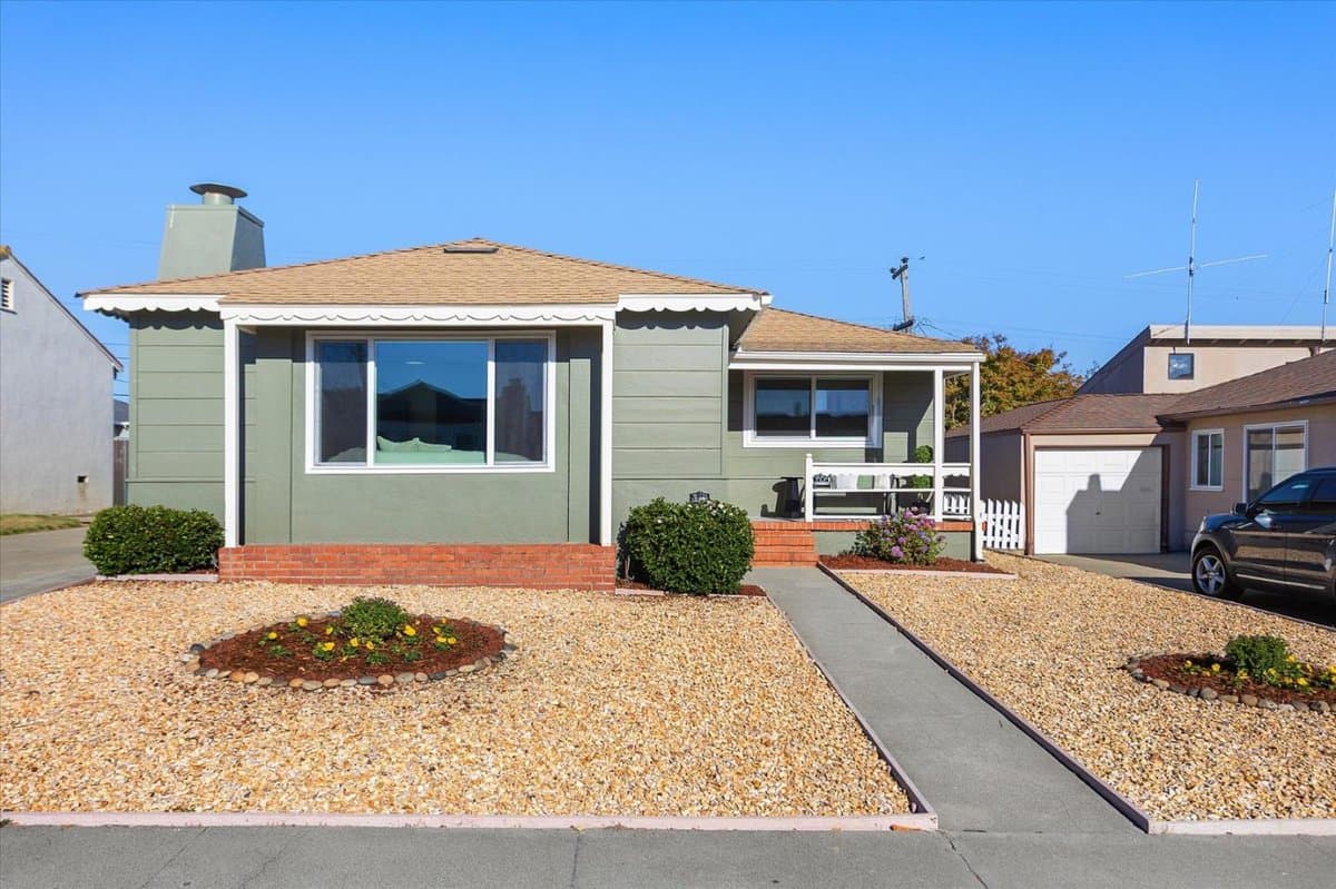 138 Rockwood Drive - Photo 2