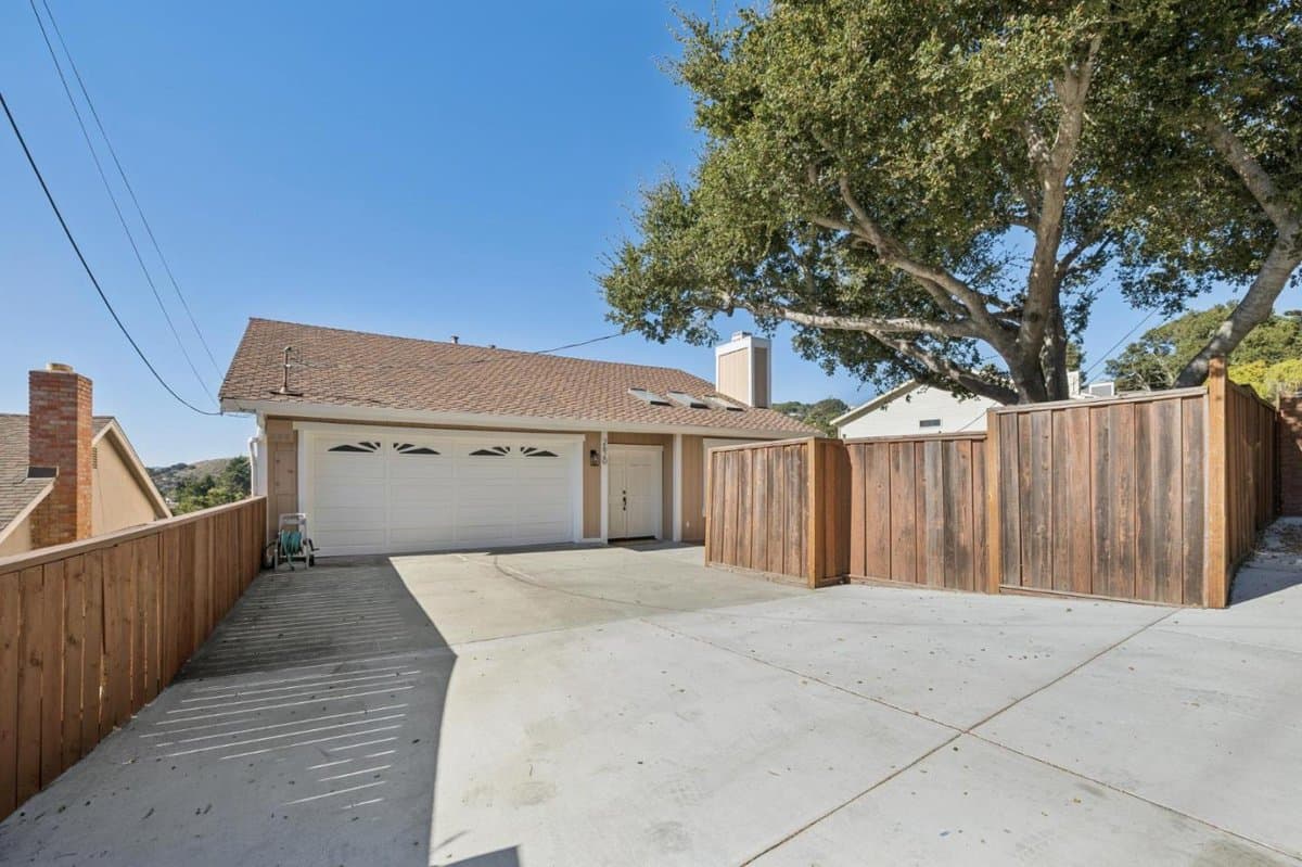 2620 Monserat Avenue - Photo 2