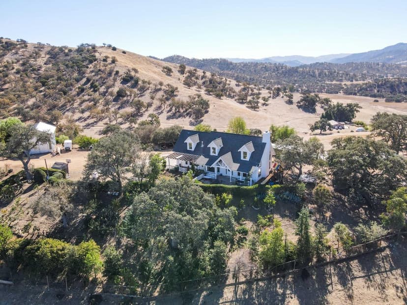 20392 Panoche Road - Photo 1 of 8