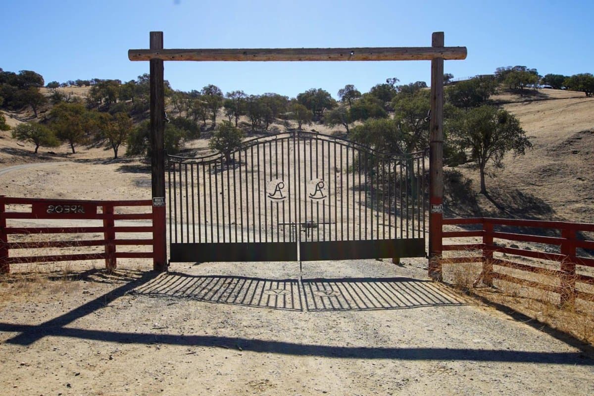 20392 Panoche Road - Photo 2