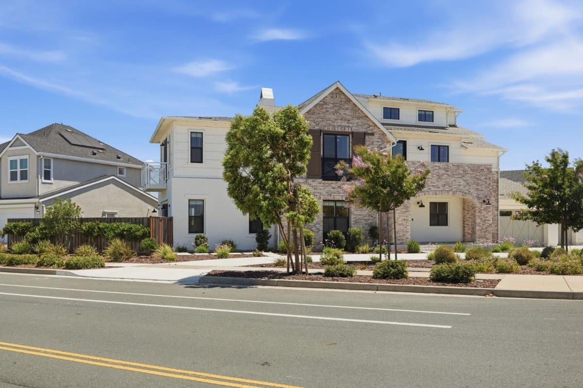 3233 Delta Coves Drive - Photo 2