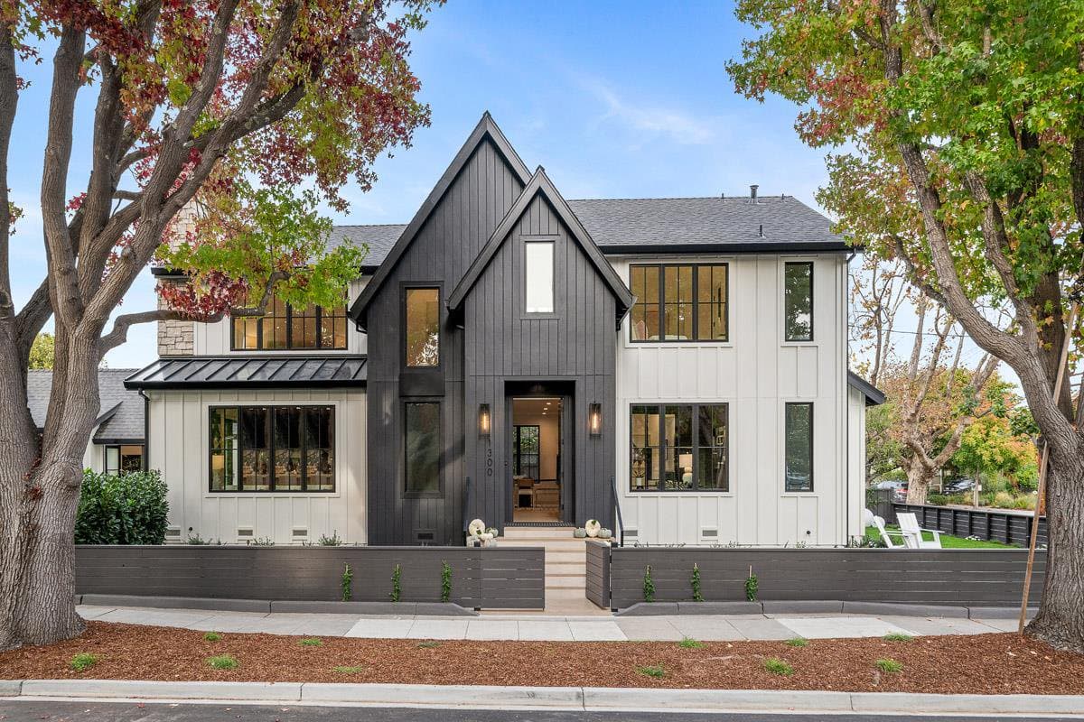 1300 Laguna Avenue - Photo 1